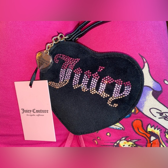 Juicy Couture Handbags - Juicy Couture👑🖤 velour follow your heart ❤️ zip around wallet 👛✨ NWT